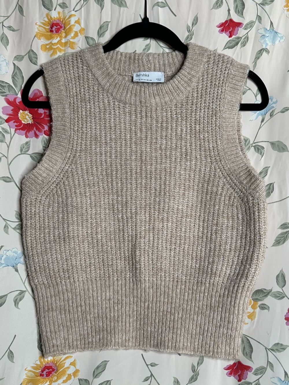 BERSHKA KNITTED SWEATER VEST BEIGE WOMENS M